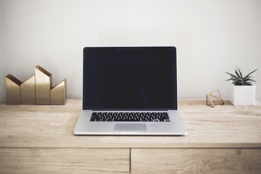 Ordinateur portable professionnel sur un bureau